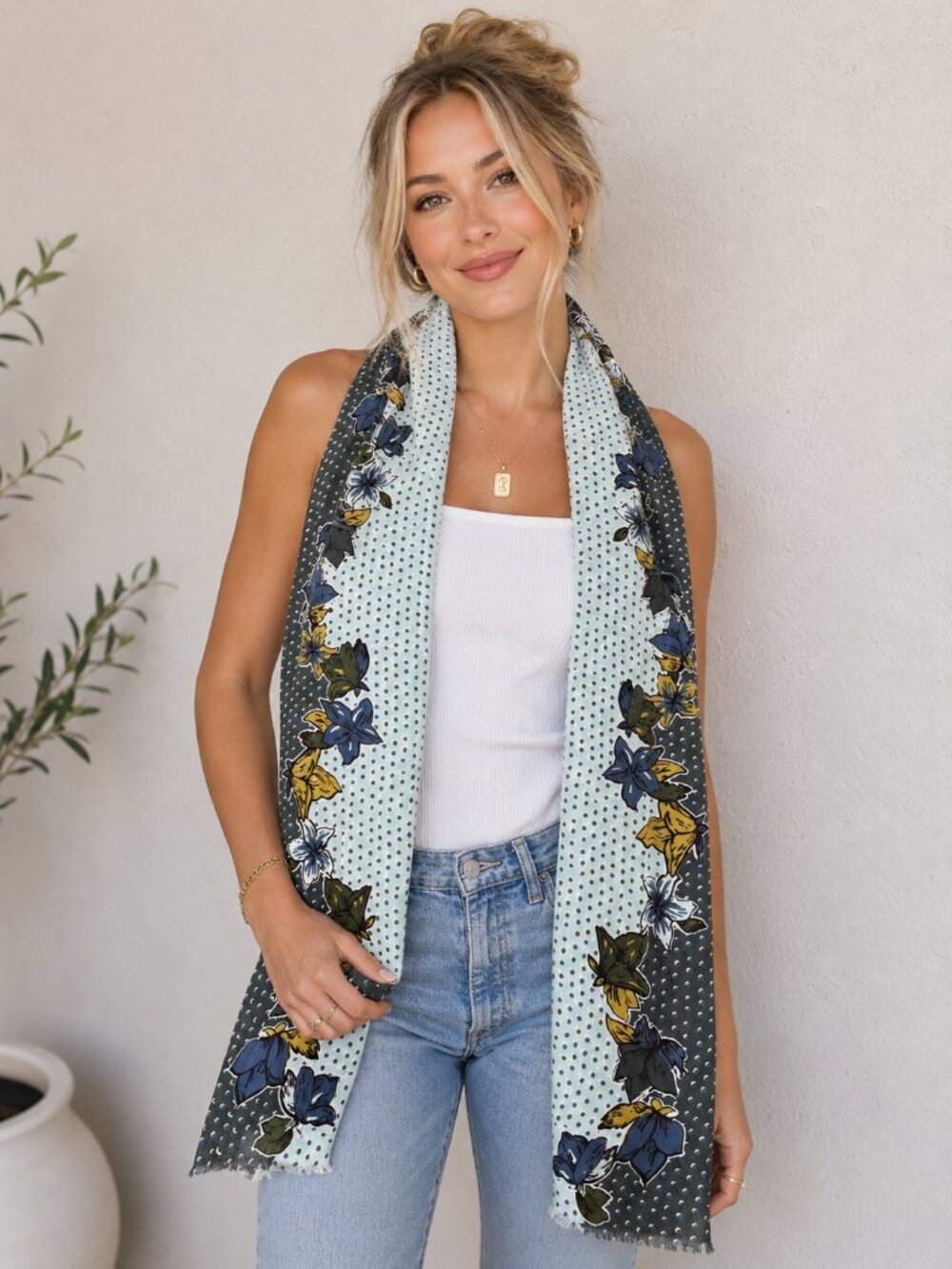 Vera Bradley Women's Scarf Soft Fringe, Falling Flowers - NWT $38 MSRP
